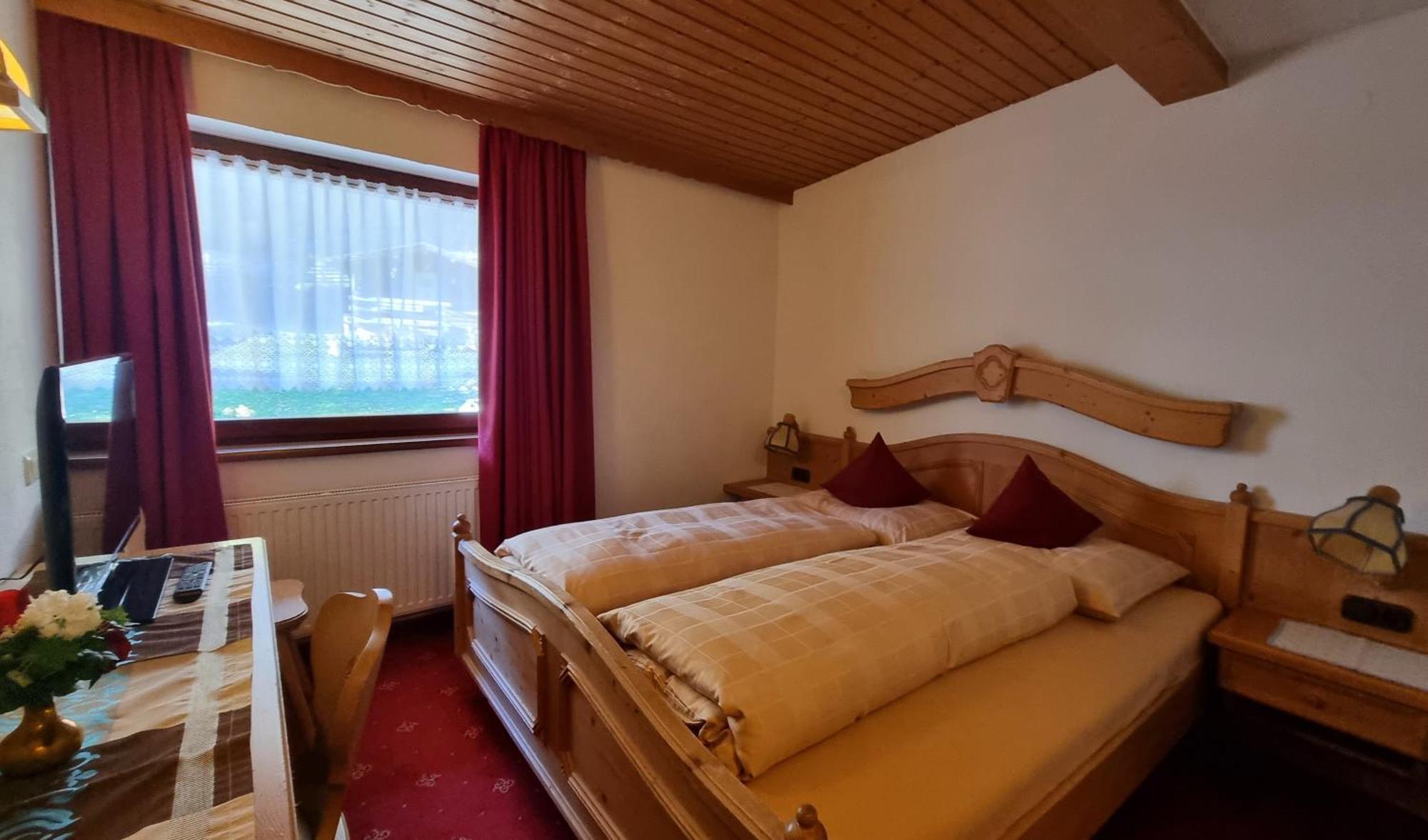 Hotel Garni Friedheim Sankt Anton am Arlberg Szoba fotó