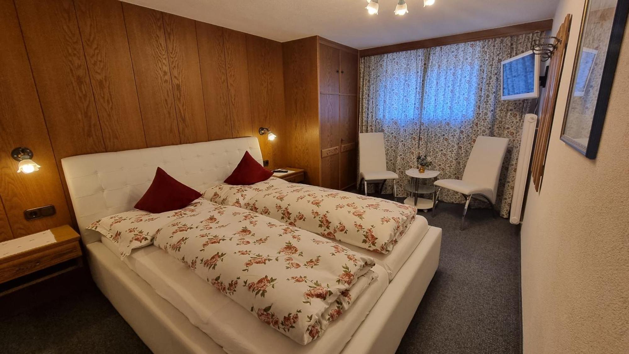 Hotel Garni Friedheim Sankt Anton am Arlberg Szoba fotó
